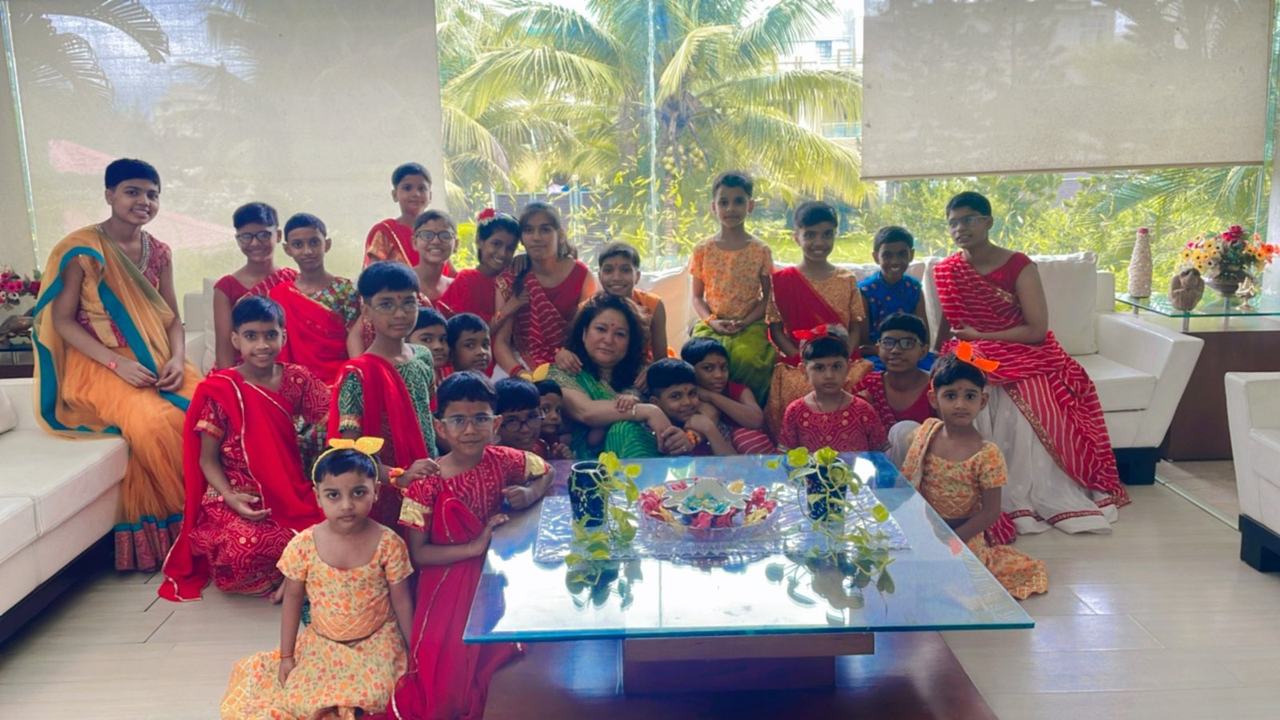 Group photo in festive costumes